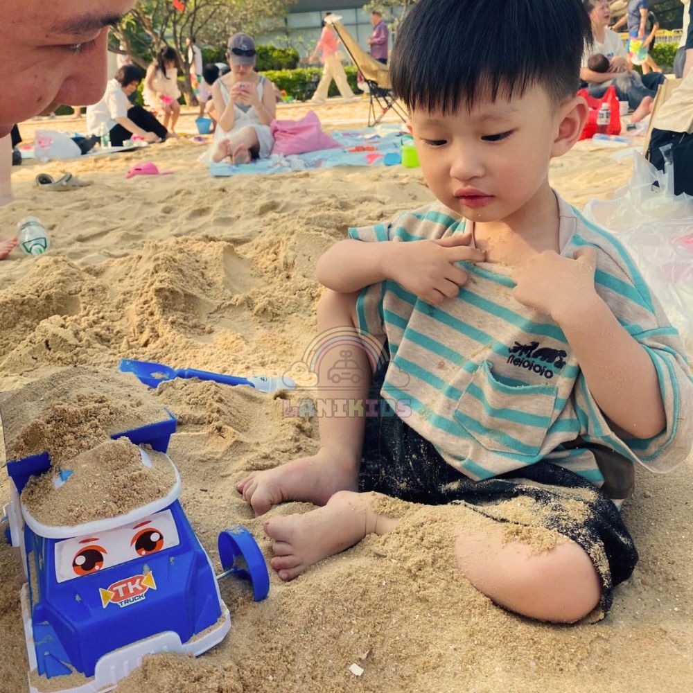 Xe cảnh sát xúc cát đồ chơi màu xanh cho bé trai