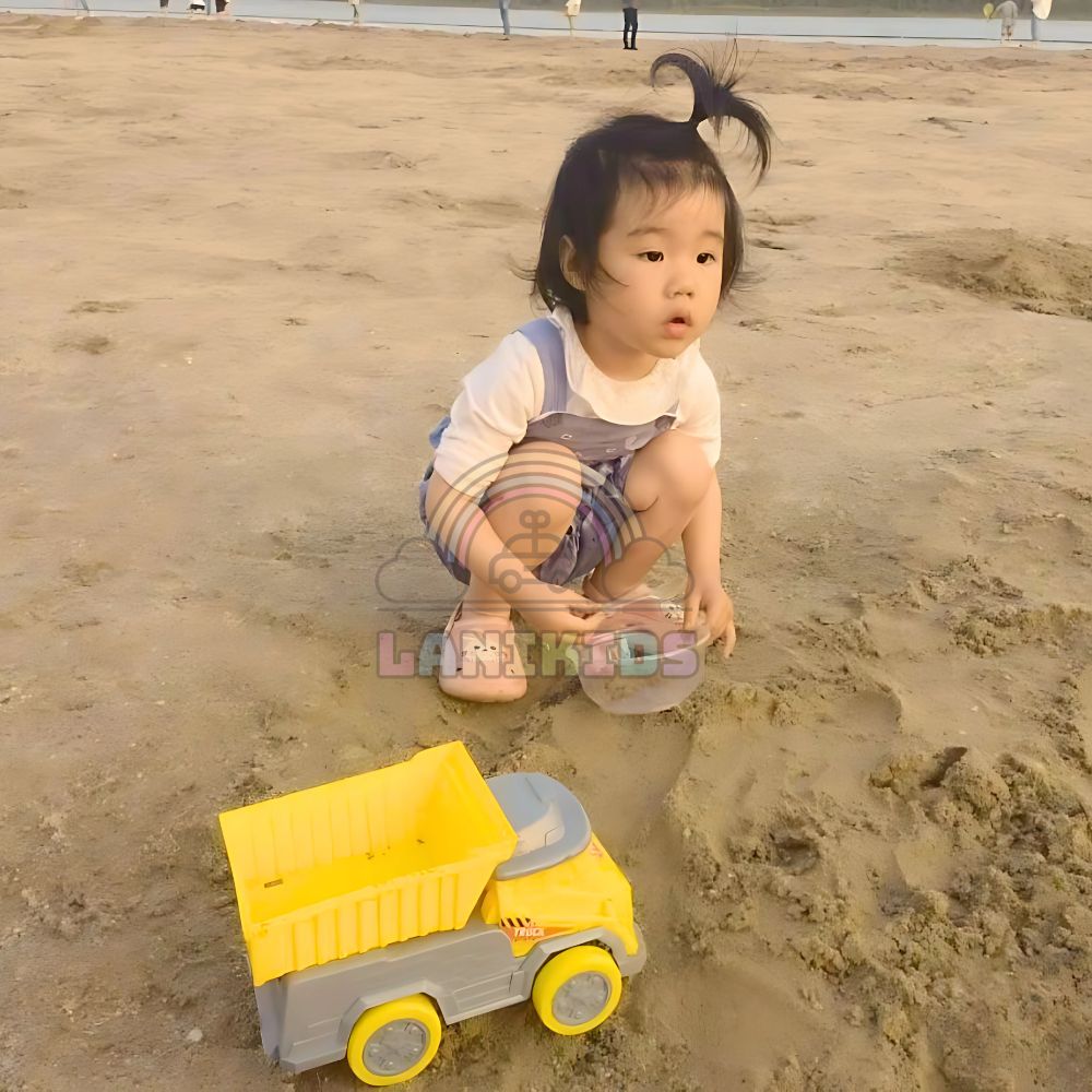 Xe chở cát - đồ chơi xúc cát hạt sứ hạt muồng lanikids màu vàng ghi