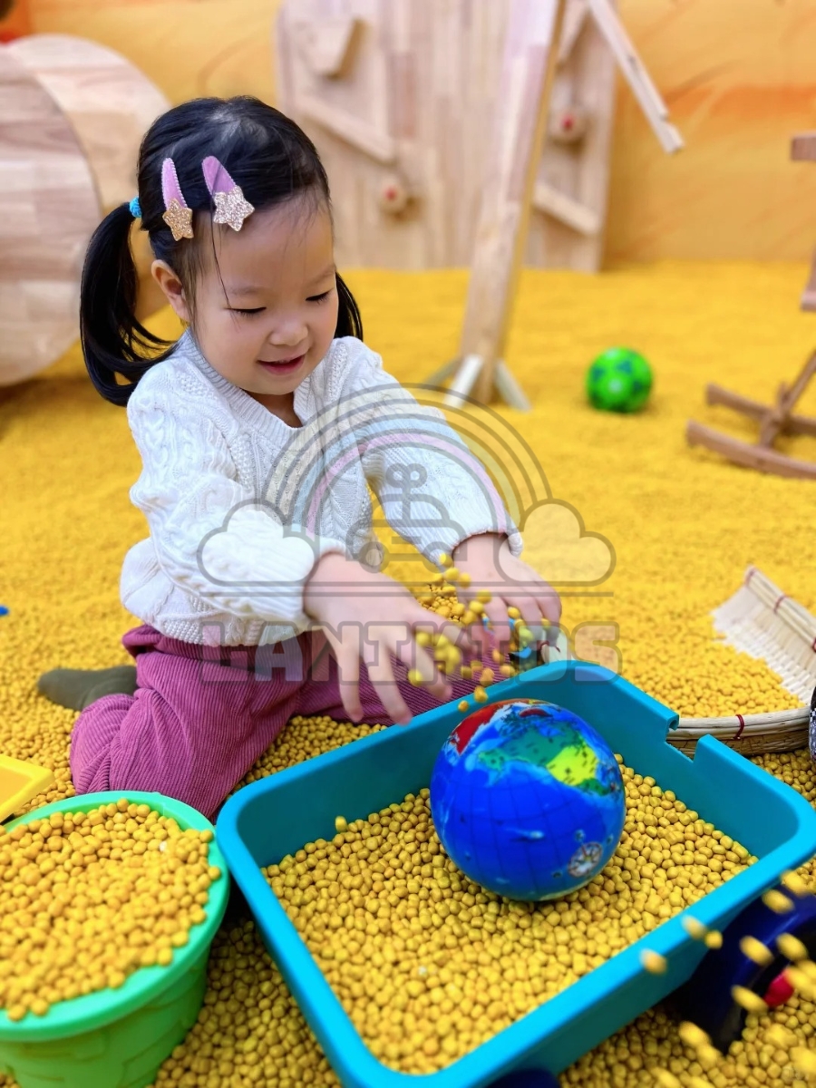 Cánh đồng ngô – Đồ chơi xúc cát Lanikids: giải pháp đầu tư sạch – an toàn – lắp đặt nhanh cho khu vui chơi trẻ em