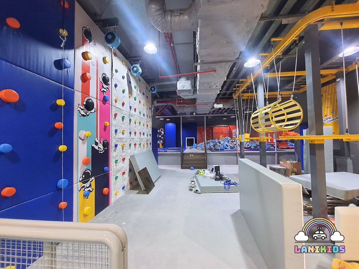 Khu bạt nhún trampoline tại Jump Arena do Lanikids lắp đặt